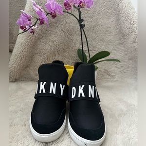 DKNY WEDGE Sneakers.